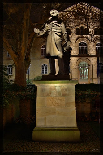 http://s11b.directupload.net/images/user/091124/wwbkafyd.jpg